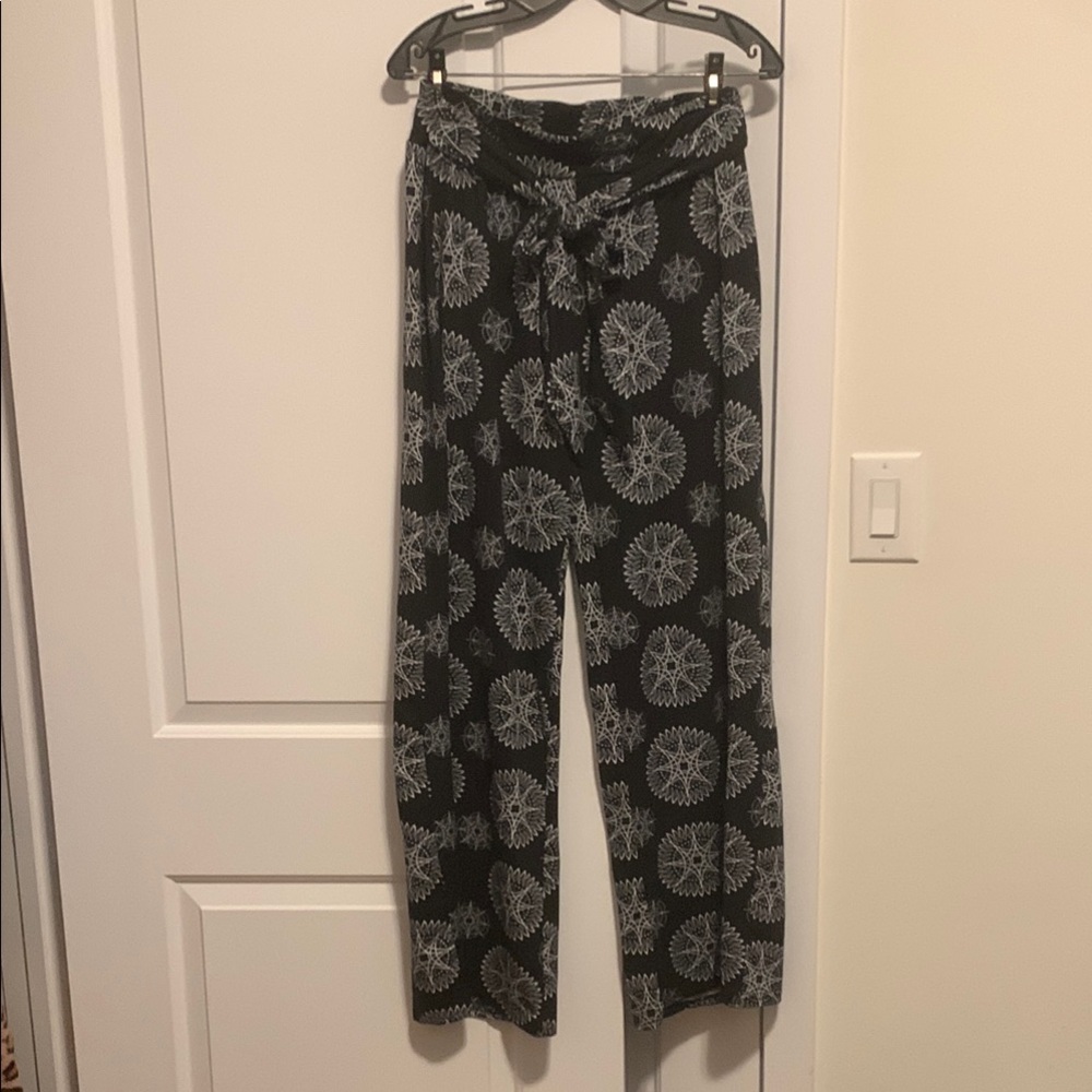 Magazine Black and white wide leg pants